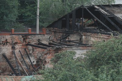 Як у Новобаварському районі Харкова усувають наслідки влучання дрону РФ: фото Як у Новобаварському районі Харкова усувають наслідки влучання дрону РФ: фото