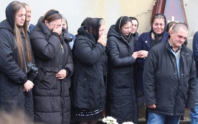 На Закарпатті попрощалися із загиблим захисником Василем Химичем На Закарпатті попрощалися із загиблим захисником Василем Химичем