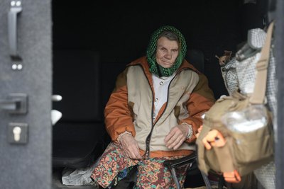 Щоденні атаки КАБами та FPV-дронами. З прифронтових громад Синельниківщини евакуювали шістьох жителів Щоденні атаки КАБами та FPV-дронами. З прифронтових громад Синельниківщини евакуювали шістьох жителів
