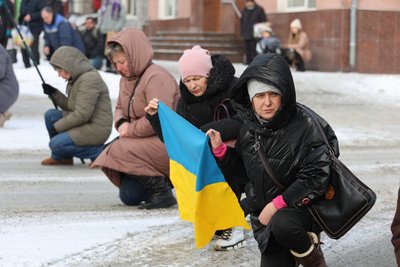 Провели "живим коридором": на Черкащині попрощалися із захисником Провели "живим коридором": на Черкащині попрощалися із захисником
