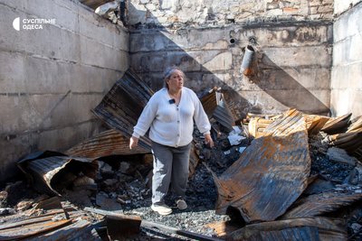 «Взяла сокиру і вирубала двері»: як родина рятувалася з будинку після удару РФ на Одещині «Взяла сокиру і вирубала двері»: як родина рятувалася з будинку після удару РФ на Одещині