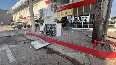 Пошкоджена АЗС в Київському районі Харкова, в яку влучив російський дрон, 2 липня 2026 року