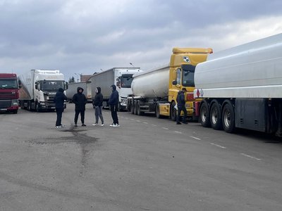 Блокування руху вантажівок на кордоні з Польщею: що відомо