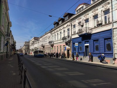в центрі Тернополя змінили колір фасаду, руська 27, синій фасад в центрі Тернополя змінили колір фасаду, руська 27, синій фасад