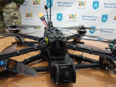 У Житомирі показали перших 8 дронів, вироблених на платформі "Житомирський дрон" У Житомирі показали перших 8 дронів, вироблених на платформі "Житомирський дрон"