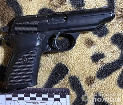 У жителя Житомирщини поліція вилучила зброю та гранати У жителя Житомирщини поліція вилучила зброю та гранати