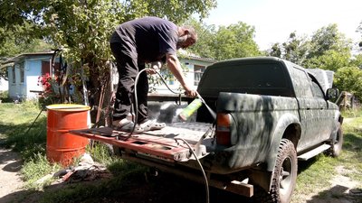 Тульчинські волонтери переобладнують автівки для військових та ремонтують бойові машини Тульчинські волонтери переобладнують автівки для військових та ремонтують бойові машини