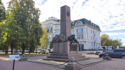 Пам’ятник оборонцям Полтави та коменданту фортеці Келіну хочуть прибрати: куди та чому Пам’ятник оборонцям Полтави та коменданту фортеці Келіну хочуть прибрати: куди та чому