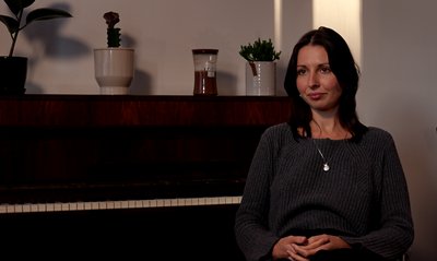 "Я пам’ятаю аромат Криму": співачка Олена Карась про дитинство і окупацію півострова "Я пам’ятаю аромат Криму": співачка Олена Карась про дитинство і окупацію півострова
