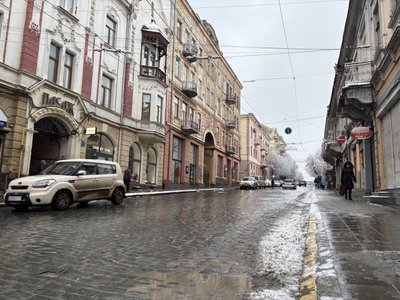 Дорога на вулиці Франка у Чернівцях Дорога на вулиці Франка у Чернівцях