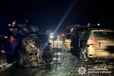ДТП з маршруткою на Київщині: один загиблий, постраждали 13 людей ДТП з маршруткою на Київщині: один загиблий, постраждали 13 людей