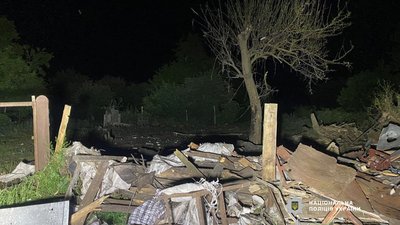 Пошкоджені три житлові будинки та чотири господарчі споруди: подробиці атаки РФ на Чернігівщину Пошкоджені три житлові будинки та чотири господарчі споруди: подробиці атаки РФ на Чернігівщину