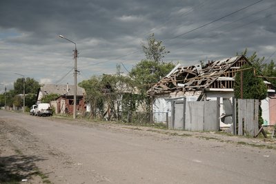 "Диво, що він лишився живий": наслідки обстрілу Білопілля керованими авіабомбами "Диво, що він лишився живий": наслідки обстрілу Білопілля керованими авіабомбами