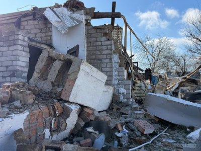 Через влучання дроном по приватному сектору Дніпра загинуло подружжя переселенців Через влучання дроном по приватному сектору Дніпра загинуло подружжя переселенців