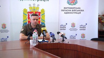Великі черги біля ЦНАПу, ТЦК та поліклінік: як військовозобов'язані в Житомирі оновлюють дані Великі черги біля ЦНАПу, ТЦК та поліклінік: як військовозобов'язані в Житомирі оновлюють дані