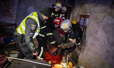 Працівники ДСНС під час ліквідації пожежі врятували 63-річного чоловіка Працівники ДСНС під час ліквідації пожежі врятували 63-річного чоловіка