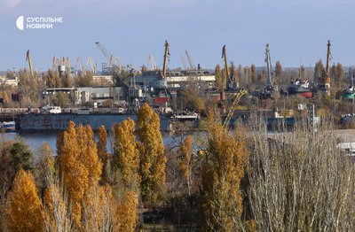 Колишній суднобудівно-судноремонтний завод на Острові у Херсоні 18 листопада 2024 року Колишній суднобудівно-судноремонтний завод на Острові у Херсоні 18 листопада 2024 року
