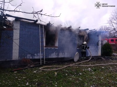Двоє людей загинули через пожежу на Вінниччині Двоє людей загинули через пожежу на Вінниччині