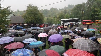 На Закарпатті попрощалися з полеглими на війні братами Сергієм та Віталієм Грегорами На Закарпатті попрощалися з полеглими на війні братами Сергієм та Віталієм Грегорами