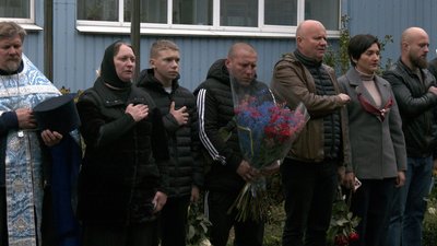 На Вінниччині на честь загиблого 20-річного Анатолія Сіненка відкрили меморіальну дошку На Вінниччині на честь загиблого 20-річного Анатолія Сіненка відкрили меморіальну дошку