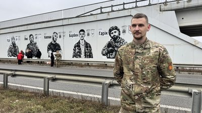 «Були професійними бійцями та цвітом нашої нації»: біля Полтави створили мурал загиблим воїнам «Були професійними бійцями та цвітом нашої нації»: біля Полтави створили мурал загиблим воїнам
