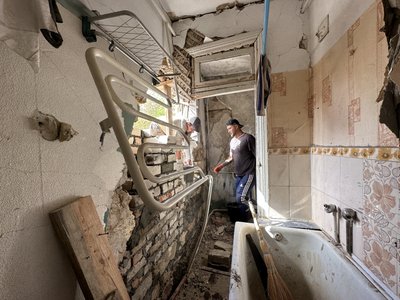 Зруйновані кухня, меблі, побиті газова труба Херсонці про атаки РФ Зруйновані кухня, меблі, побиті газова труба Херсонці про атаки РФ
