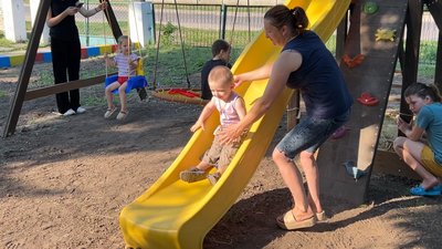 У пам'ять про загиблого сина Тетяна Тарасенко облаштувала ігровий простір у шелтері на Рівненщині У пам'ять про загиблого сина Тетяна Тарасенко облаштувала ігровий простір у шелтері на Рівненщині