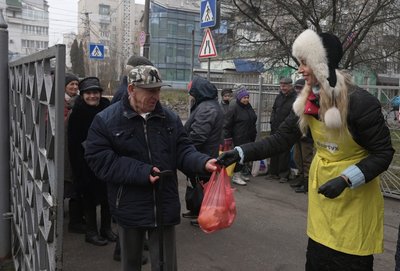 передача обідів, Жовтий фартух передача обідів, Жовтий фартух