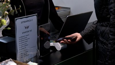 Паперові 1, 2, 5 і 10 гривень вивели з обігу: що робити зі старими купюрами Паперові 1, 2, 5 і 10 гривень вивели з обігу: що робити зі старими купюрами