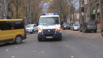 До Миколаєва прибули три автомобілі швидкої допомоги До Миколаєва прибули три автомобілі швидкої допомоги