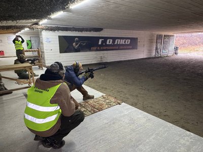 "Ліга сприяння обороні" на Житомирщині: як цивільних навчають стрільбі та тактичній медицині "Ліга сприяння обороні" на Житомирщині: як цивільних навчають стрільбі та тактичній медицині
