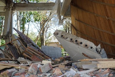 Ліцей у Шевченковому після російських ударів, Харківська область, вересень 2025 року Ліцей у Шевченковому після російських ударів, Харківська область, вересень 2025 року