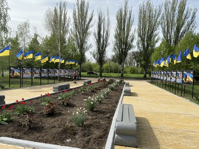 У Костянтинівці на Донеччині демонтували портрети загиблих військових з Алеї незламних сердець У Костянтинівці на Донеччині демонтували портрети загиблих військових з Алеї незламних сердець