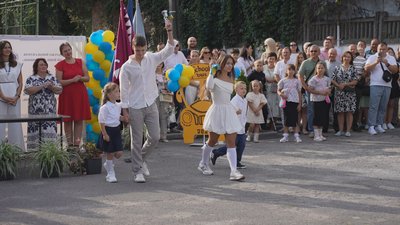 День знань у Вінниці: майже 4 тисячі першокласників пішли до школи День знань у Вінниці: майже 4 тисячі першокласників пішли до школи