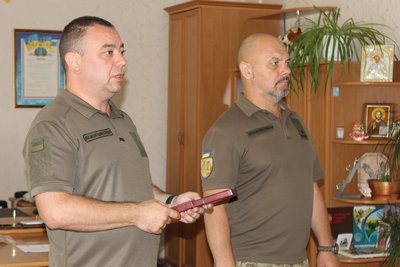 Родині оборонця з Вінниччини передали орден "За мужність" III ступеня Родині оборонця з Вінниччини передали орден "За мужність" III ступеня