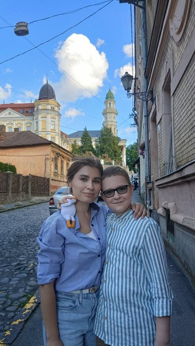 Школяр з Дніпра склав кембриджський іспит: про підготовку та мотивацію розказав сам учень, його батьки та вчителька Школяр з Дніпра склав кембриджський іспит: про підготовку та мотивацію розказав сам учень, його батьки та вчителька