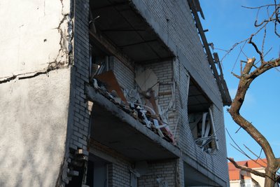 "Я встигла вискочити в коридор". Очевидці розповіли про удар по с. Сад на Сумщині "Я встигла вискочити в коридор". Очевидці розповіли про удар по с. Сад на Сумщині