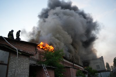Новобаварський район Харкова вночі 4 червня атакували російські війська дронами і ракетами Новобаварський район Харкова вночі 4 червня атакували російські війська дронами і ракетами