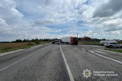 У ДТП на Тернопільщині загинули троє людей з Вінниччини, ще одного підлітка госпіталізували У ДТП на Тернопільщині загинули троє людей з Вінниччини, ще одного підлітка госпіталізували