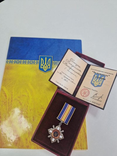 На Одещині вручили орден доньці загиблого військовослужбовця Владислава Ільчука На Одещині вручили орден доньці загиблого військовослужбовця Владислава Ільчука