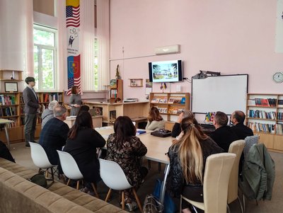 Презентували ескізні креслення реставрації будівлі колишнього кінотеатру "Планета" архітектори Дмитро та Олена Райфшнайдер, травень 2025, Хмельницький Презентували ескізні креслення реставрації будівлі колишнього кінотеатру "Планета" архітектори Дмитро та Олена Райфшнайдер, травень 2025, Хмельницький