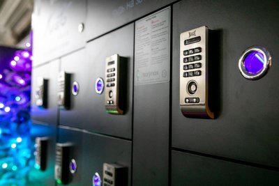 На вокзалах Укрзалізниці встановлять безкоштовні зарядні станції