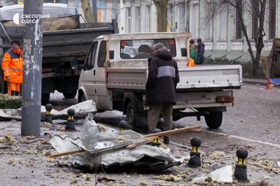 "Це — наше місто, це — наше серце": одесити розповіли про вчорашню атаку РФ та вийшли на пікет "Це — наше місто, це — наше серце": одесити розповіли про вчорашню атаку РФ та вийшли на пікет