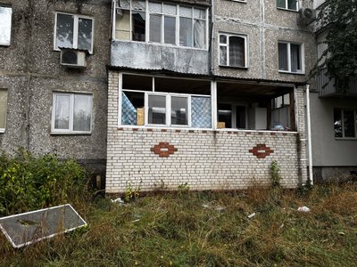 “Вибух. Повз мене вікно полетіло”. Через атаки КАБами у Сумах поранені семеро людей. Що розповідають очевидці “Вибух. Повз мене вікно полетіло”. Через атаки КАБами у Сумах поранені семеро людей. Що розповідають очевидці