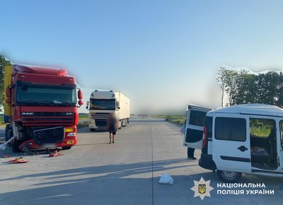 На Полтавщині зіткнулись легковик і вантажівка: серед травмованих 13-річна дитина На Полтавщині зіткнулись легковик і вантажівка: серед травмованих 13-річна дитина