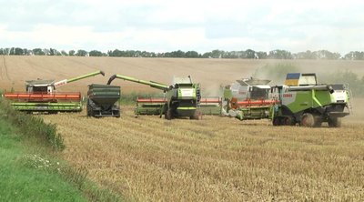 На Хмельниччині відновлюють аграрії збір врожаю після дощів, які випали на початку тижня
