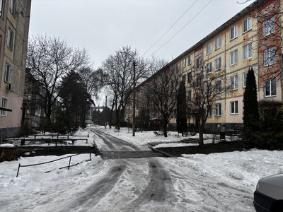 Будинки, Бурштин Будинки, Бурштин