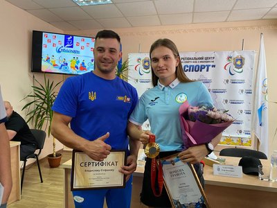 "Довів собі, що я можу брати золото": у Черкасах паралімпійцям вручили премії