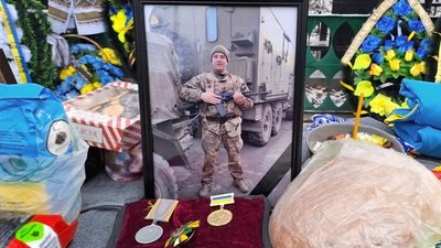 У Кропивницькому попрощались із пʼятьма бійцями У Кропивницькому попрощались із пʼятьма бійцями