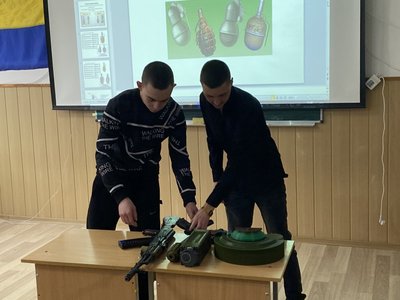 На Полтавщині ветерани викладатимуть предмет "Захист України" в школах На Полтавщині ветерани викладатимуть предмет "Захист України" в школах